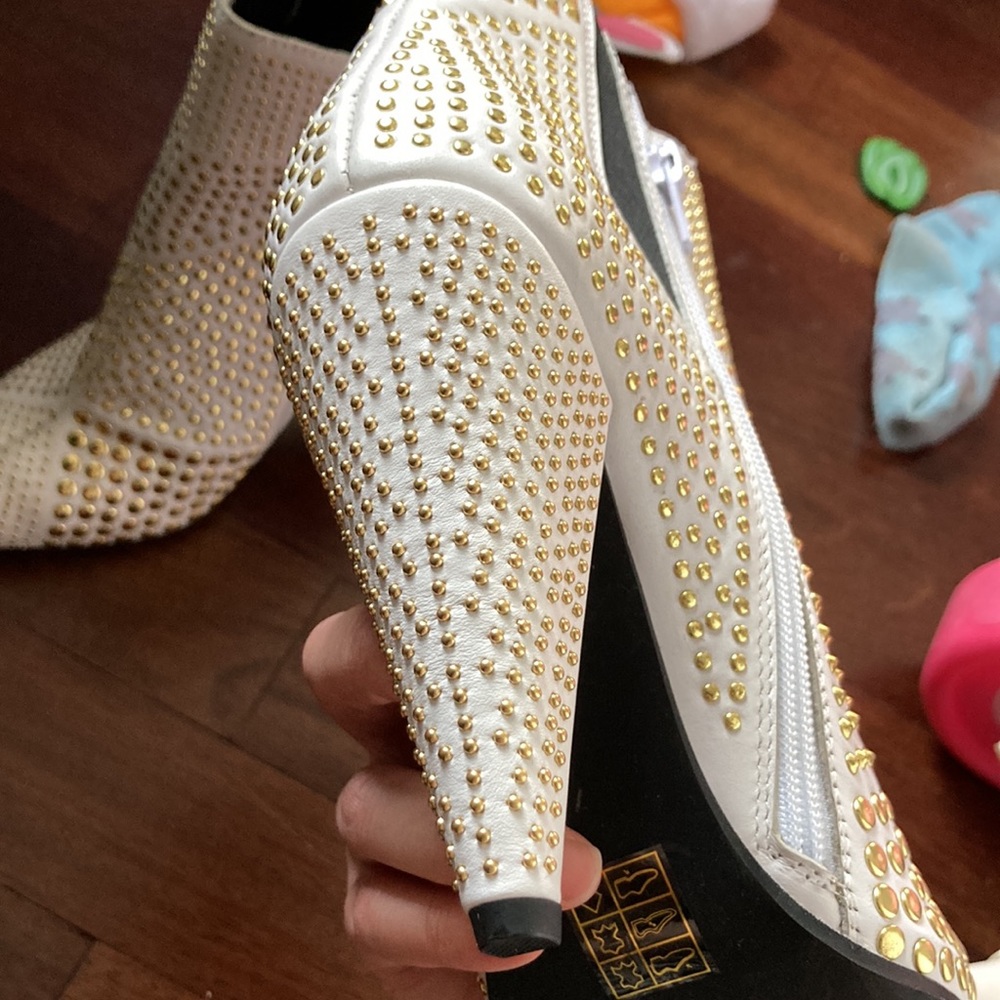 Jeffrey Campbell white and gold STUDD Booties Boots Size 7 New - Picture 9 of 9
